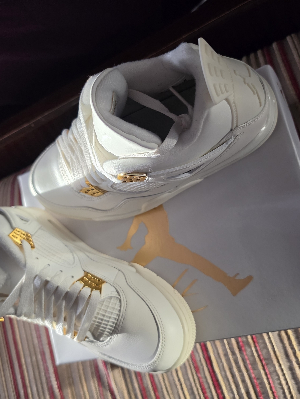 AIR Jordan Women's White and Gold Sneakers SIZE 8 USED ONCE. IN GREAT CONDITION - Picture 7 of 16
